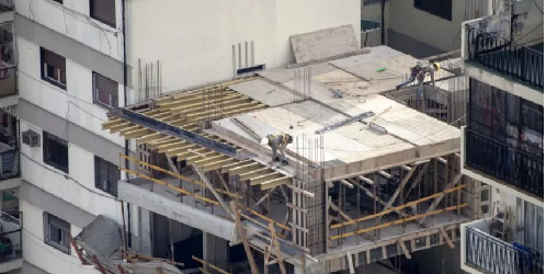 Alza de costos de construcción retrasa inicio de obras en Argentina