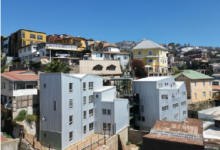Minvu entrega innovador proyecto de pequeño condominio a pasos del plan de Valparaíso